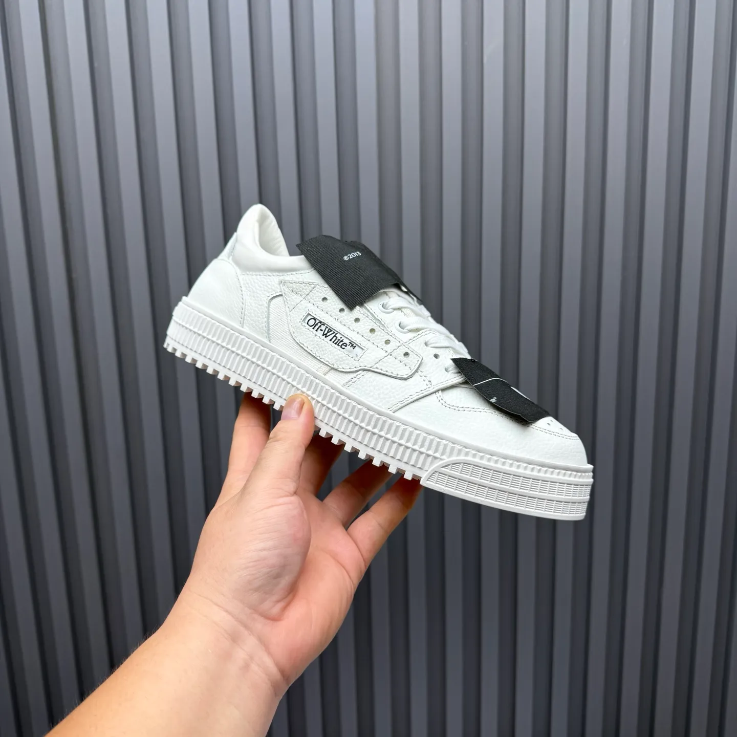 【OFF WHITE】P: 680💰Couple model👫, Size: Female 35-40. Male 39-44 (customized at 45.46) High-quality version👊 "Out of office" series original molding, original lasting, production process 1:1 original ➰OFF GRAY WHITE OW ➰ First layer of cowhide, imported skin-friendly and environmentally friendly polyester mesh, original molding, high elasticity and environmentally friendly molding pad Made with the original lasting process. The original molded rubber outsole (never yellows and deforms) has a super correct shape, bright color and strong three-dimensional effect👍. Packaging💯Full set of packaging synchronized with the official website (branded paper, certificate of quality, branded cloth bag)